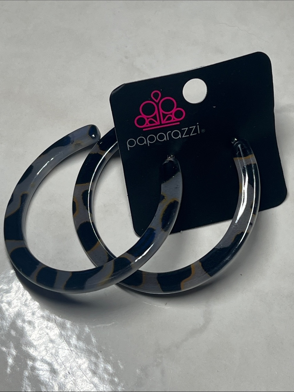 Plaparazzi Black and White Tortoiseshell Hoop Earrings